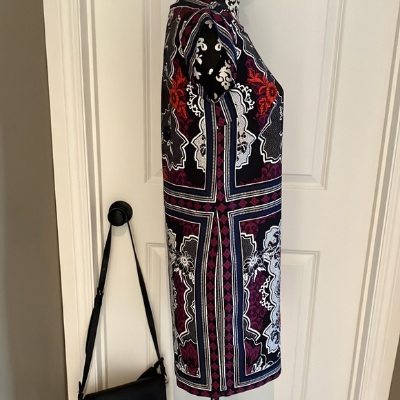 Fabulous printed fully lined shift dress with capped sleeves. - Picture 4 of 14